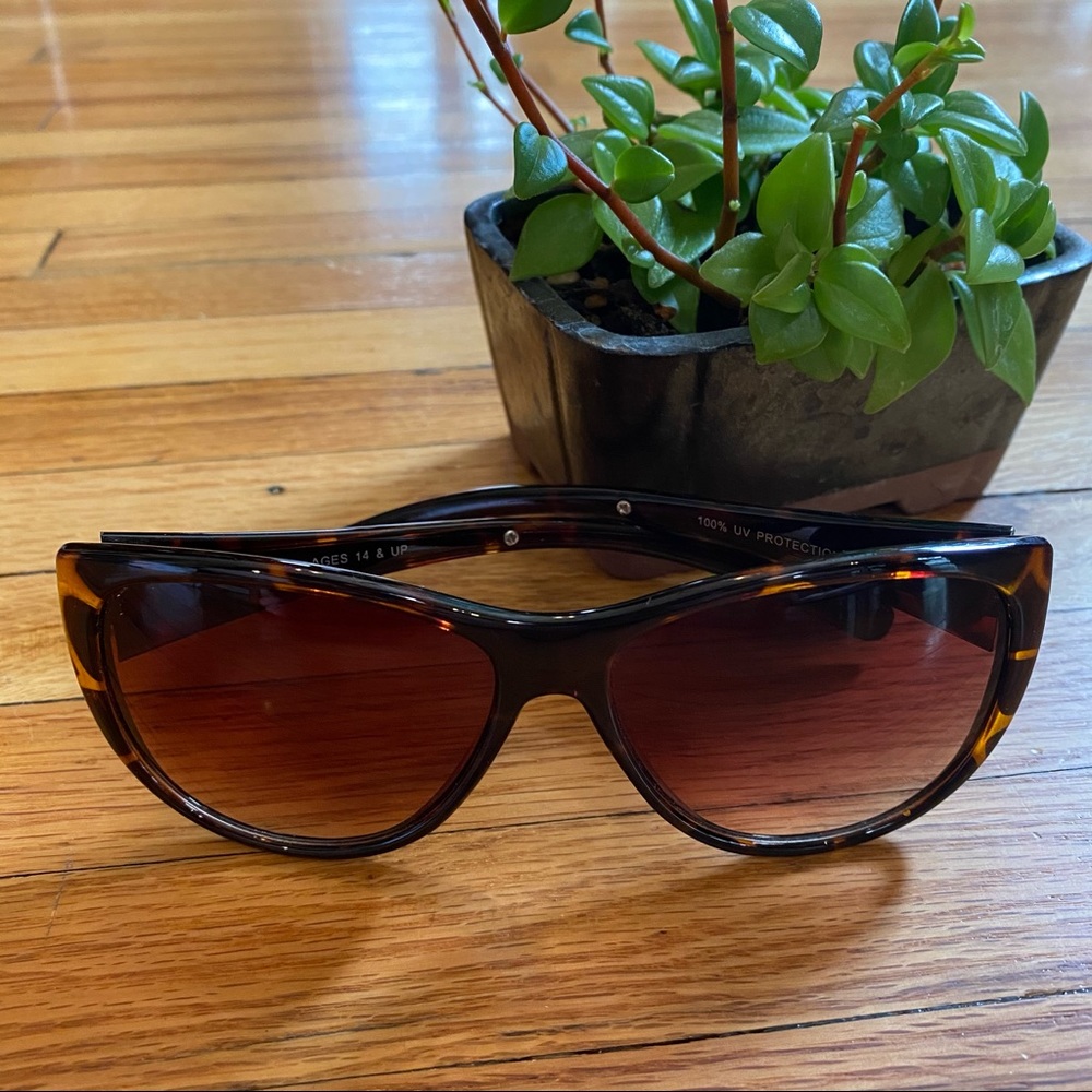 Brown Tortoiseshell Sunglasses, Gold Color Accents, Vintage 90s Bohemian